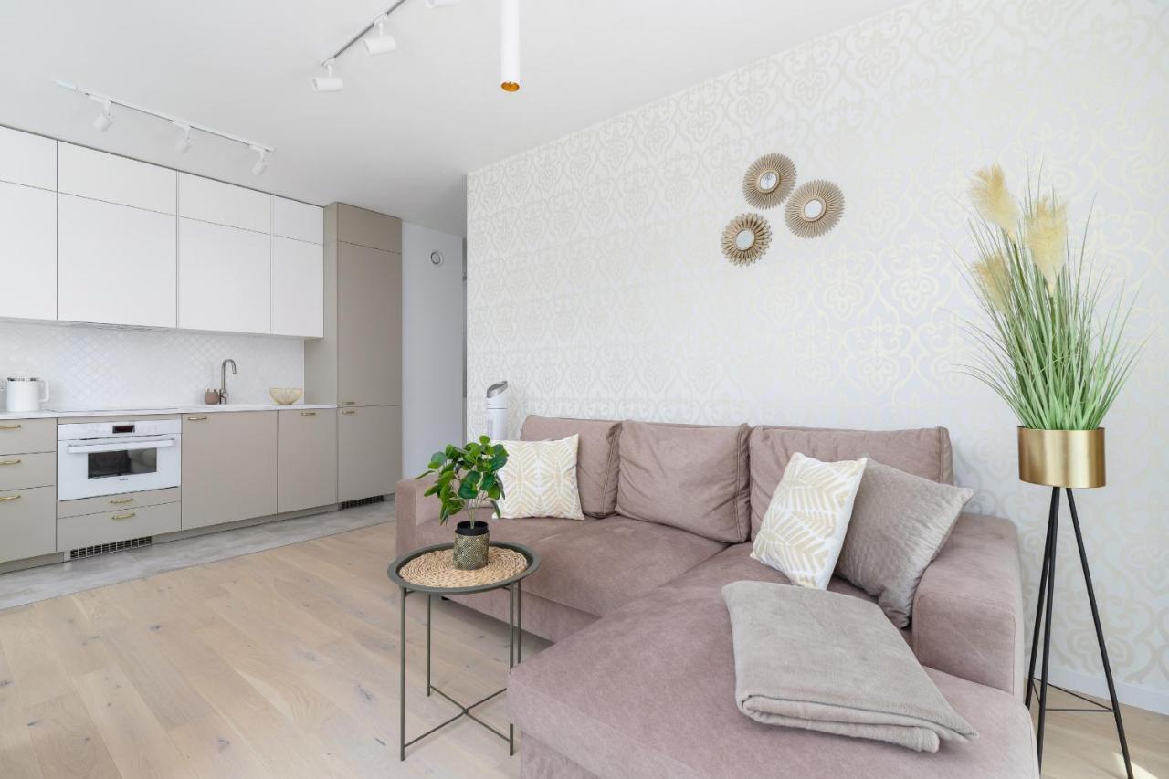 Apartament With Balcony & Parking Mogilska By Renters Prestige