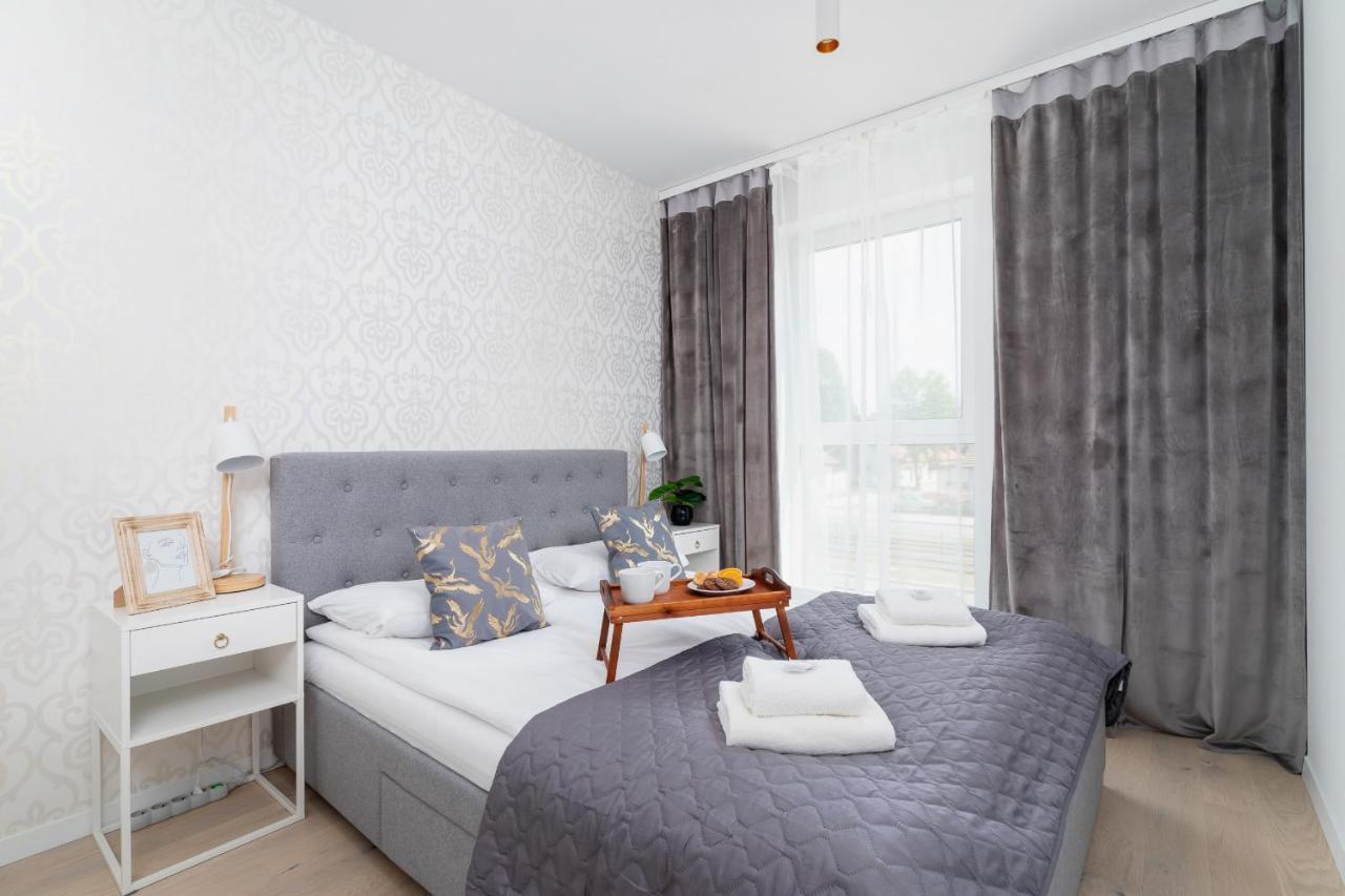 With Balcony & Parking Mogilska By Renters Prestige Apartament *