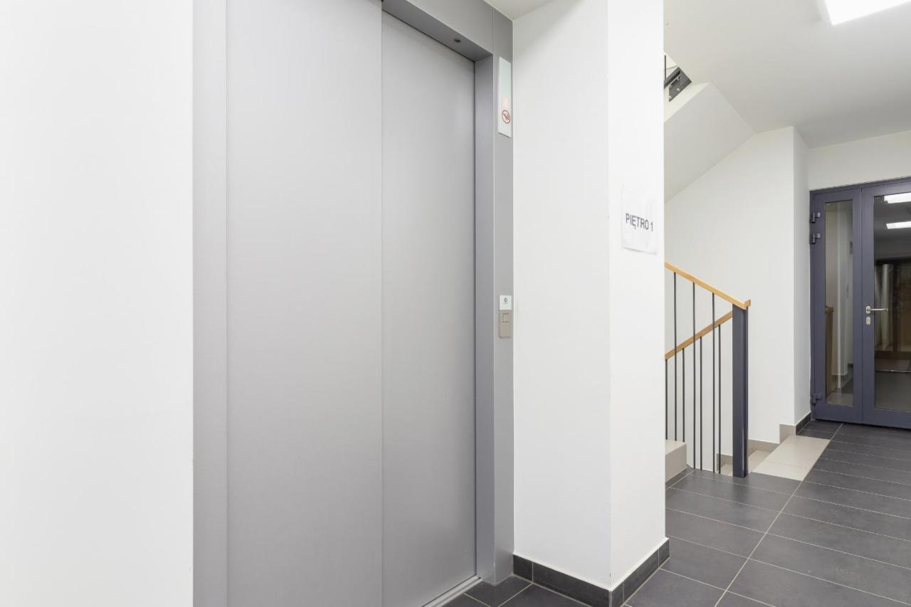 Apartament With Balcony & Parking Mogilska By Renters Prestige Kraków